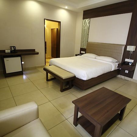 Vels Hotel Pondicherry Luaran gambar